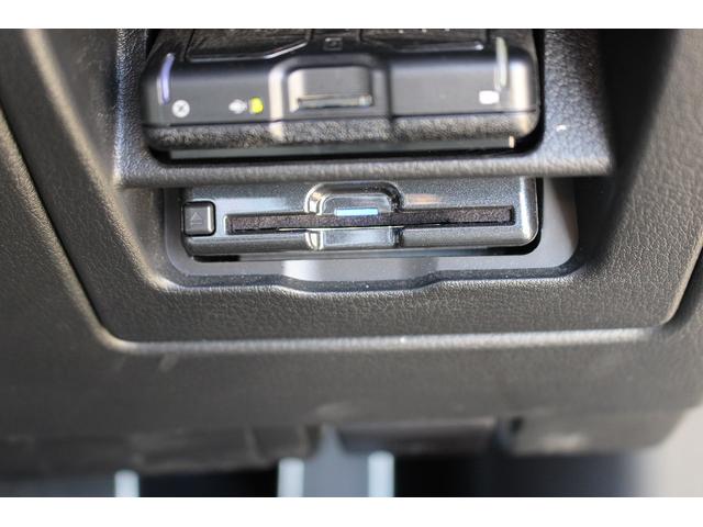 ＭＡＺＤＡ３セダン Ｘ　Ｌパッケージ　禁煙車　ＢＯＳＥサウンドシステム　純正８．８インチナビ　アラウンドビューモニター　フルセグＴＶ　黒革シート　シートヒーター　ＥＴＣ　純正１８インチアルミホイール　衝突軽減ブレーキシステム　パワーシート（6枚目）