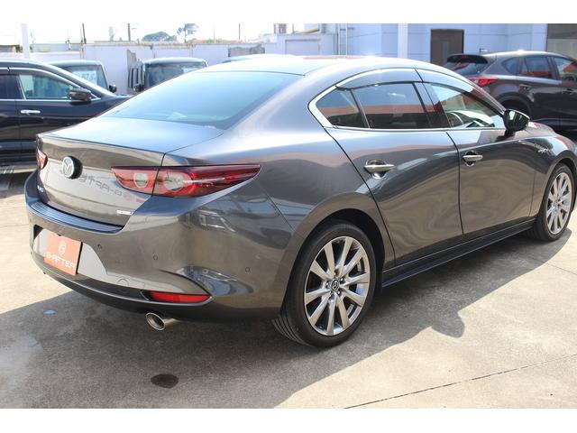 ＭＡＺＤＡ３セダン Ｘ　Ｌパッケージ　禁煙車　ＢＯＳＥサウンドシステム　純正８．８インチナビ　アラウンドビューモニター　フルセグＴＶ　黒革シート　シートヒーター　ＥＴＣ　純正１８インチアルミホイール　衝突軽減ブレーキシステム　パワーシート（11枚目）