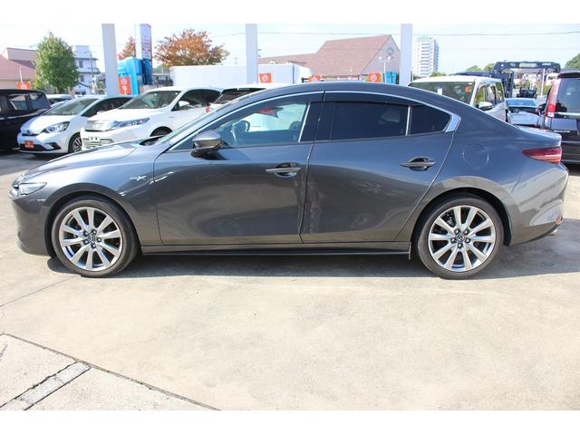 ＭＡＺＤＡ３セダン Ｘ　Ｌパッケージ　禁煙車　ＢＯＳＥサウンドシステム　純正８．８インチナビ　アラウンドビューモニター　フルセグＴＶ　黒革シート　シートヒーター　ＥＴＣ　純正１８インチアルミホイール　衝突軽減ブレーキシステム　パワーシート（14枚目）