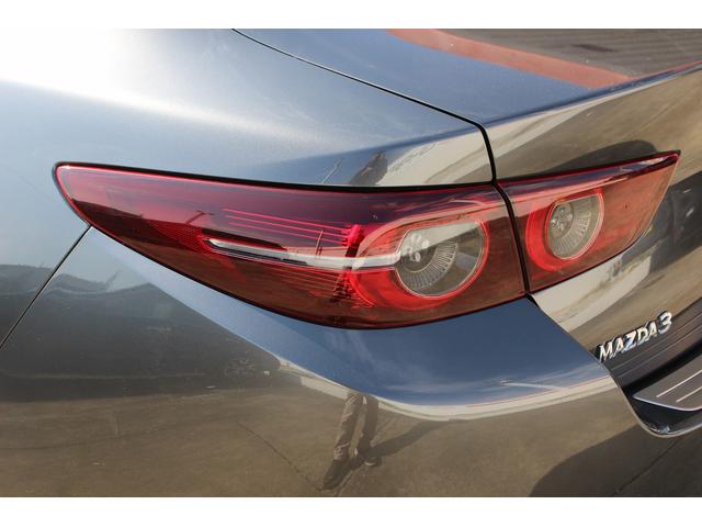 ＭＡＺＤＡ３セダン Ｘ　Ｌパッケージ　禁煙車　ＢＯＳＥサウンドシステム　純正８．８インチナビ　アラウンドビューモニター　フルセグＴＶ　黒革シート　シートヒーター　ＥＴＣ　純正１８インチアルミホイール　衝突軽減ブレーキシステム　パワーシート（22枚目）