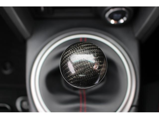 86 GT 禁煙車 TRDエアロ 6速MT ナビ フルセグTV バックカメラ HIDヘッドライト プッシュスタート ETC 純正17インチアルミホイール Bluetooth接続 電動格納式ミラー(5枚目)