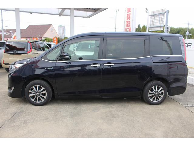 エスクァイア ハイブリッドＧｉ　禁煙車　黒革シート　両側パワースライドドア　純正ナビ　フルセグＴＶ　バックカメラ　オートクルーズ　ＥＴＣ　衝突軽減ブレーキ　レーンディパーチャーアラート　盗難防止システム　シートヒーター　ＢＴ接続可（10枚目）