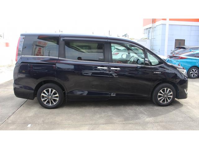 エスクァイア ハイブリッドＧｉ　禁煙車　黒革シート　両側パワースライドドア　純正ナビ　フルセグＴＶ　バックカメラ　オートクルーズ　ＥＴＣ　衝突軽減ブレーキ　レーンディパーチャーアラート　盗難防止システム　シートヒーター　ＢＴ接続可（14枚目）