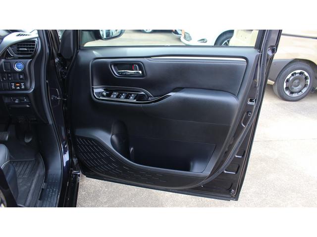 エスクァイア ハイブリッドＧｉ　禁煙車　黒革シート　両側パワースライドドア　純正ナビ　フルセグＴＶ　バックカメラ　オートクルーズ　ＥＴＣ　衝突軽減ブレーキ　レーンディパーチャーアラート　盗難防止システム　シートヒーター　ＢＴ接続可（27枚目）