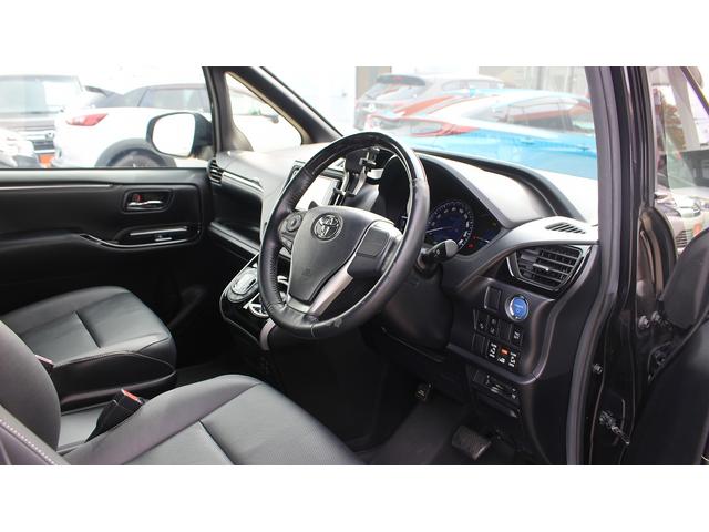 エスクァイア ハイブリッドＧｉ　禁煙車　黒革シート　両側パワースライドドア　純正ナビ　フルセグＴＶ　バックカメラ　オートクルーズ　ＥＴＣ　衝突軽減ブレーキ　レーンディパーチャーアラート　盗難防止システム　シートヒーター　ＢＴ接続可（28枚目）