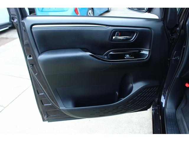 エスクァイア ハイブリッドＧｉ　禁煙車　黒革シート　両側パワースライドドア　純正ナビ　フルセグＴＶ　バックカメラ　オートクルーズ　ＥＴＣ　衝突軽減ブレーキ　レーンディパーチャーアラート　盗難防止システム　シートヒーター　ＢＴ接続可（40枚目）