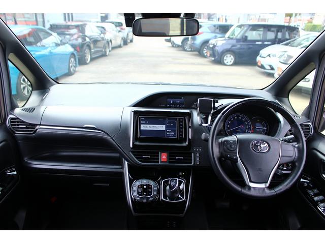 エスクァイア ハイブリッドＧｉ　禁煙車　黒革シート　両側パワースライドドア　純正ナビ　フルセグＴＶ　バックカメラ　オートクルーズ　ＥＴＣ　衝突軽減ブレーキ　レーンディパーチャーアラート　盗難防止システム　シートヒーター　ＢＴ接続可（43枚目）