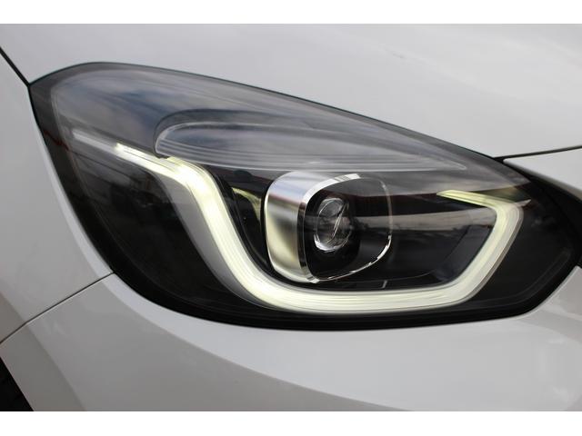 フィット ｅ：ＨＥＶベーシック　禁煙車　ナビ　バックカメラ　衝突軽減ブレーキシステム　ＬＥＤヘッドライト　レーダークルーズコントロール　ビルトインＥＴＣ　プッシュスタート　レーンアシスト　誤発進抑制機能　オートハイビーム（16枚目）