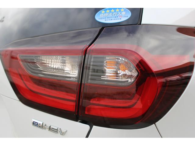 フィット ｅ：ＨＥＶベーシック　禁煙車　ナビ　バックカメラ　衝突軽減ブレーキシステム　ＬＥＤヘッドライト　レーダークルーズコントロール　ビルトインＥＴＣ　プッシュスタート　レーンアシスト　誤発進抑制機能　オートハイビーム（17枚目）