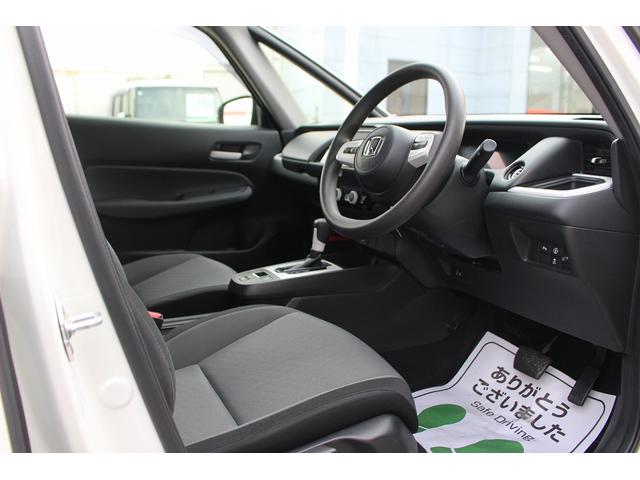 フィット ｅ：ＨＥＶベーシック　禁煙車　ナビ　バックカメラ　衝突軽減ブレーキシステム　ＬＥＤヘッドライト　レーダークルーズコントロール　ビルトインＥＴＣ　プッシュスタート　レーンアシスト　誤発進抑制機能　オートハイビーム（24枚目）