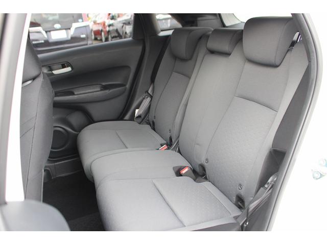 フィット ｅ：ＨＥＶベーシック　禁煙車　ナビ　バックカメラ　衝突軽減ブレーキシステム　ＬＥＤヘッドライト　レーダークルーズコントロール　ビルトインＥＴＣ　プッシュスタート　レーンアシスト　誤発進抑制機能　オートハイビーム（29枚目）