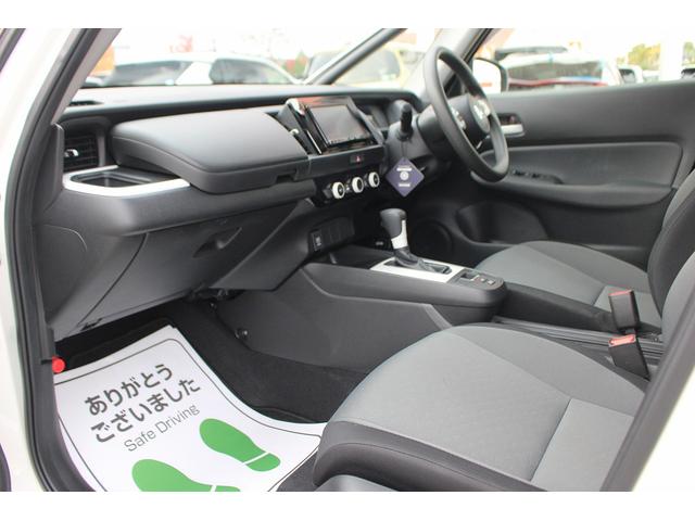 フィット ｅ：ＨＥＶベーシック　禁煙車　ナビ　バックカメラ　衝突軽減ブレーキシステム　ＬＥＤヘッドライト　レーダークルーズコントロール　ビルトインＥＴＣ　プッシュスタート　レーンアシスト　誤発進抑制機能　オートハイビーム（30枚目）