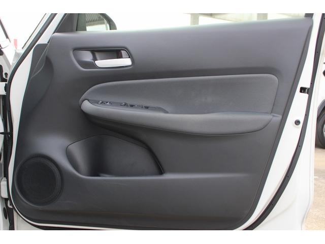 フィット ｅ：ＨＥＶベーシック　禁煙車　ナビ　バックカメラ　衝突軽減ブレーキシステム　ＬＥＤヘッドライト　レーダークルーズコントロール　ビルトインＥＴＣ　プッシュスタート　レーンアシスト　誤発進抑制機能　オートハイビーム（33枚目）