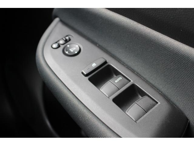 フィット ｅ：ＨＥＶベーシック　禁煙車　ナビ　バックカメラ　衝突軽減ブレーキシステム　ＬＥＤヘッドライト　レーダークルーズコントロール　ビルトインＥＴＣ　プッシュスタート　レーンアシスト　誤発進抑制機能　オートハイビーム（41枚目）