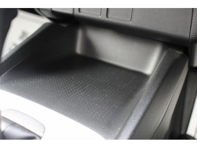 フィット ｅ：ＨＥＶベーシック　禁煙車　ナビ　バックカメラ　衝突軽減ブレーキシステム　ＬＥＤヘッドライト　レーダークルーズコントロール　ビルトインＥＴＣ　プッシュスタート　レーンアシスト　誤発進抑制機能　オートハイビーム（50枚目）