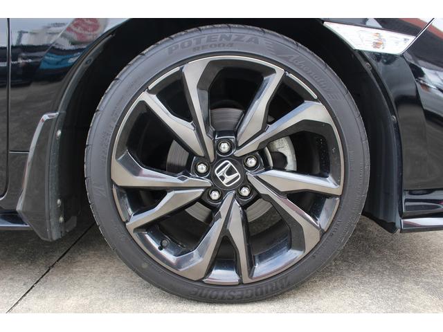 シビック ハッチバック　禁煙者　純正ナビ　フルセグＴＶ　バックカメラ　衝突軽減ブレーキシステム　レーダークルーズコントロール　シートヒーター　ビルトインＥＴＣ　シートヒーター　ＬＥＤヘッドライト　純正１８ＡＷ（16枚目）