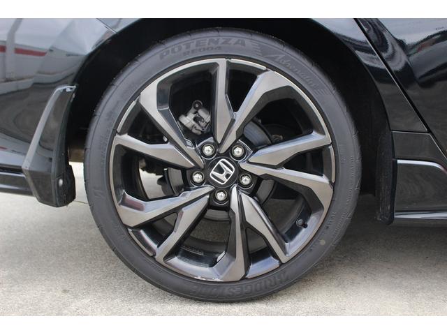 シビック ハッチバック　禁煙者　純正ナビ　フルセグＴＶ　バックカメラ　衝突軽減ブレーキシステム　レーダークルーズコントロール　シートヒーター　ビルトインＥＴＣ　シートヒーター　ＬＥＤヘッドライト　純正１８ＡＷ（17枚目）