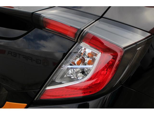 シビック ハッチバック　禁煙者　純正ナビ　フルセグＴＶ　バックカメラ　衝突軽減ブレーキシステム　レーダークルーズコントロール　シートヒーター　ビルトインＥＴＣ　シートヒーター　ＬＥＤヘッドライト　純正１８ＡＷ（21枚目）