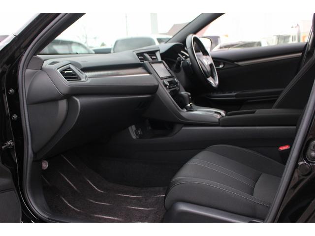 シビック ハッチバック　禁煙者　純正ナビ　フルセグＴＶ　バックカメラ　衝突軽減ブレーキシステム　レーダークルーズコントロール　シートヒーター　ビルトインＥＴＣ　シートヒーター　ＬＥＤヘッドライト　純正１８ＡＷ（30枚目）