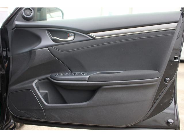 シビック ハッチバック　禁煙者　純正ナビ　フルセグＴＶ　バックカメラ　衝突軽減ブレーキシステム　レーダークルーズコントロール　シートヒーター　ビルトインＥＴＣ　シートヒーター　ＬＥＤヘッドライト　純正１８ＡＷ（35枚目）