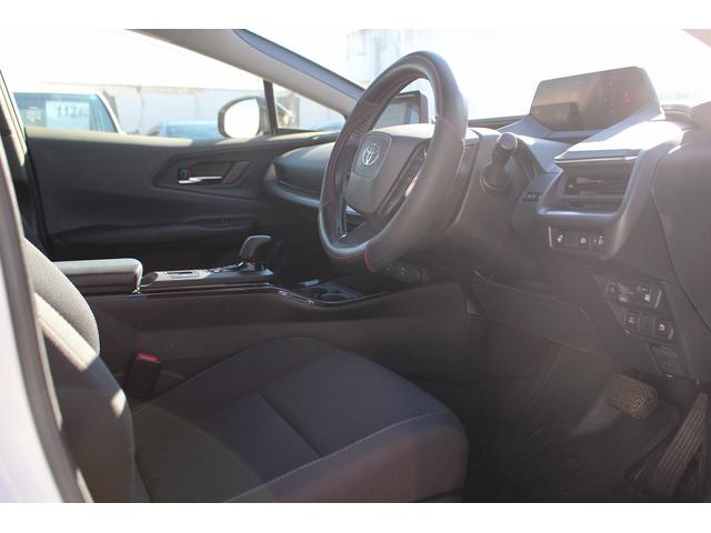 プリウス Ｕ　禁煙車　純正ナビ　フルセグＴＶ　３６０°カメラ　衝突軽減ブレーキシステム　レーダークルーズコントロール　シートヒーター　ビルトインＥＴＣ　ステアリングヒーター　セカンダリーコリジョン（24枚目）