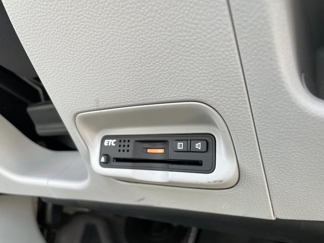 ＣＲ－Ｚ α　純正ナビ　ＣＤ　ＤＶＤ　ＵＳＢ　ｉＰｏｄ　バックカメラ　クルーズコントロール　ステアリングスイッチ　パドルシフト　ＥＴＣ　横滑防止装置　ミラーヒーター　キセノンヘッドライト　フォグランプ（10枚目）