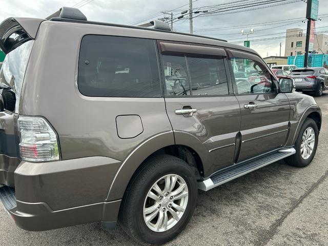 パジェロ ロング　スーパーエクシード　４ＷＤ　サンルーフ　ロックフォードサウンド　純正ＳＤナビ　ＣＤ　ＤＶＤ　ＢＴ　フルセグ　ＵＳＢ　ＡＵＸ　バックカメラ　クルコン　ＨＩＤオートライト　レザー　シートヒーター　電動シート　キーレス　ＥＴＣ（34枚目）