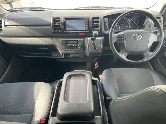 ハイエースバン スーパーＧＬ　ダークプライム　４ＷＤ　軽油　ワンオーナー　純正ＳＤナビ　ＣＤ　ＢＴ　ワンセグ　ＡＵＸ　バックカメラ　両側スライド　ＬＥＤオートライト　ハーフレザー　ドラレコ　ステアスイッチ　ターボ　フォグ　スマートキー　ＥＴＣ（2枚目）
