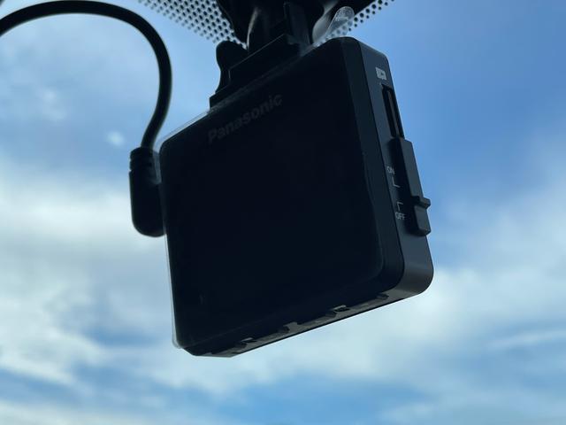 ハイエースバン スーパーＧＬ　ダークプライム　４ＷＤ　軽油　ワンオーナー　純正ＳＤナビ　ＣＤ　ＢＴ　ワンセグ　ＡＵＸ　バックカメラ　両側スライド　ＬＥＤオートライト　ハーフレザー　ドラレコ　ステアスイッチ　ターボ　フォグ　スマートキー　ＥＴＣ（9枚目）