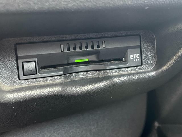 ハイエースバン スーパーＧＬ　ダークプライム　４ＷＤ　軽油　ワンオーナー　純正ＳＤナビ　ＣＤ　ＢＴ　ワンセグ　ＡＵＸ　バックカメラ　両側スライド　ＬＥＤオートライト　ハーフレザー　ドラレコ　ステアスイッチ　ターボ　フォグ　スマートキー　ＥＴＣ（10枚目）
