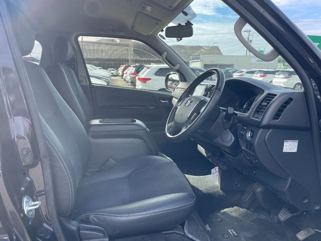 ハイエースバン スーパーＧＬ　ダークプライム　４ＷＤ　軽油　ワンオーナー　純正ＳＤナビ　ＣＤ　ＢＴ　ワンセグ　ＡＵＸ　バックカメラ　両側スライド　ＬＥＤオートライト　ハーフレザー　ドラレコ　ステアスイッチ　ターボ　フォグ　スマートキー　ＥＴＣ（12枚目）
