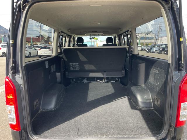 ハイエースバン スーパーＧＬ　ダークプライム　４ＷＤ　軽油　ワンオーナー　純正ＳＤナビ　ＣＤ　ＢＴ　ワンセグ　ＡＵＸ　バックカメラ　両側スライド　ＬＥＤオートライト　ハーフレザー　ドラレコ　ステアスイッチ　ターボ　フォグ　スマートキー　ＥＴＣ（14枚目）