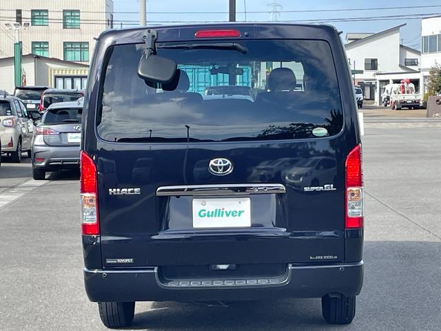 ハイエースバン スーパーＧＬ　ダークプライム　４ＷＤ　軽油　ワンオーナー　純正ＳＤナビ　ＣＤ　ＢＴ　ワンセグ　ＡＵＸ　バックカメラ　両側スライド　ＬＥＤオートライト　ハーフレザー　ドラレコ　ステアスイッチ　ターボ　フォグ　スマートキー　ＥＴＣ（17枚目）