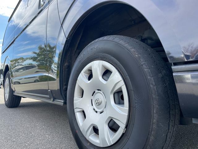 ハイエースバン スーパーＧＬ　ダークプライム　４ＷＤ　軽油　ワンオーナー　純正ＳＤナビ　ＣＤ　ＢＴ　ワンセグ　ＡＵＸ　バックカメラ　両側スライド　ＬＥＤオートライト　ハーフレザー　ドラレコ　ステアスイッチ　ターボ　フォグ　スマートキー　ＥＴＣ（31枚目）