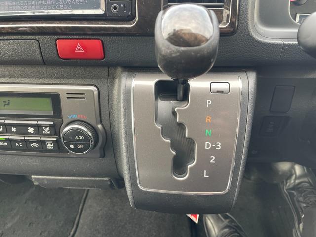 ハイエースバン スーパーＧＬ　ダークプライム　４ＷＤ　軽油　ワンオーナー　純正ＳＤナビ　ＣＤ　ＢＴ　ワンセグ　ＡＵＸ　バックカメラ　両側スライド　ＬＥＤオートライト　ハーフレザー　ドラレコ　ステアスイッチ　ターボ　フォグ　スマートキー　ＥＴＣ（55枚目）