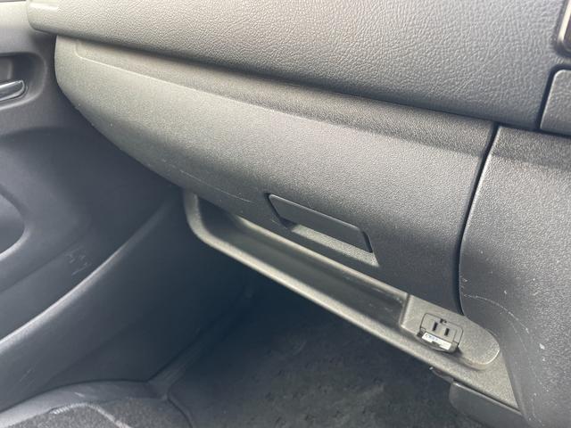 ハイエースバン スーパーＧＬ　ダークプライム　４ＷＤ　軽油　ワンオーナー　純正ＳＤナビ　ＣＤ　ＢＴ　ワンセグ　ＡＵＸ　バックカメラ　両側スライド　ＬＥＤオートライト　ハーフレザー　ドラレコ　ステアスイッチ　ターボ　フォグ　スマートキー　ＥＴＣ（60枚目）