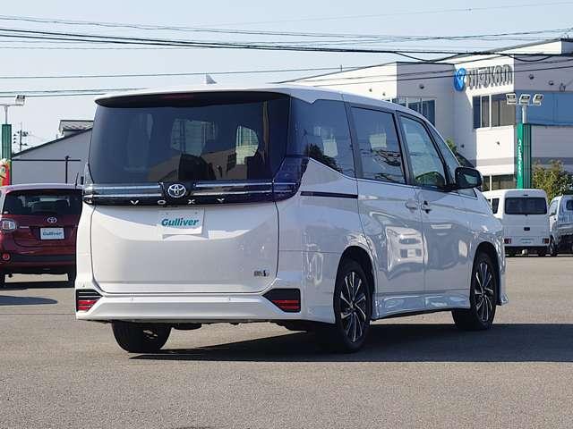 ヴォクシー ハイブリッドＳ－Ｚ　ＴＳＳ　フリップダウンモニター　エアロ　純正ディスプレイオーディオ　ＢＴ　バックカメラ　両側パワースライドドア　オートクルーズコントロール　ＬＥＤ　シートヒーター　純正アルミ　スマートキー　ＥＴＣ（22枚目）