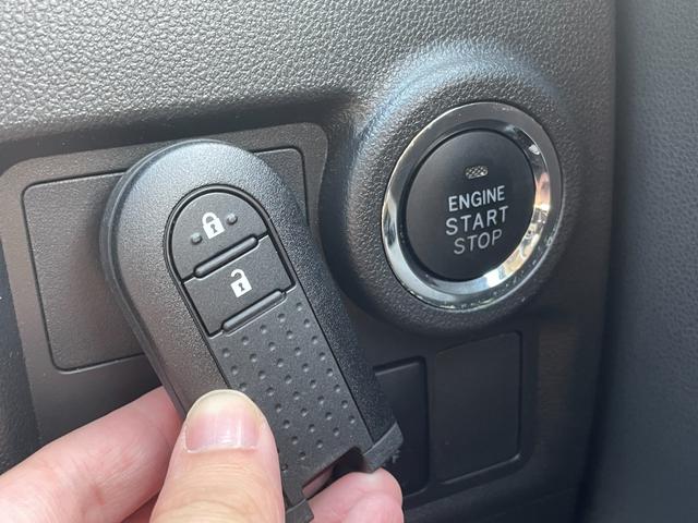 パッソ モーダ S 4WD 衝突被害軽減システム カーオーディオ CD AM/FM AUX USB LEDオートライト 14インチアルミホイール ドライブレコーダー アイドリングストップ フロアマット スマートキー(11枚目)