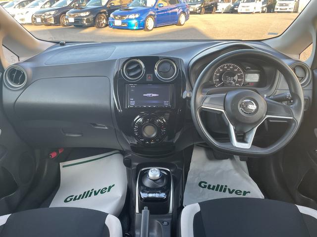 ノート ｅ－パワー　Ｘ　ＦＯＵＲ　４ＷＤ　衝突軽減システム　ＳＤナビ　ＢＴ　ＣＤ　ＡＵＸ　ＡＭ・ＦＭ　バックカメラ　ＬＥＤオートライト　電動格納ウィンカーミラー　スマートキー×２　アイドリングストップ　フロアマット　ドアバイザー（2枚目）