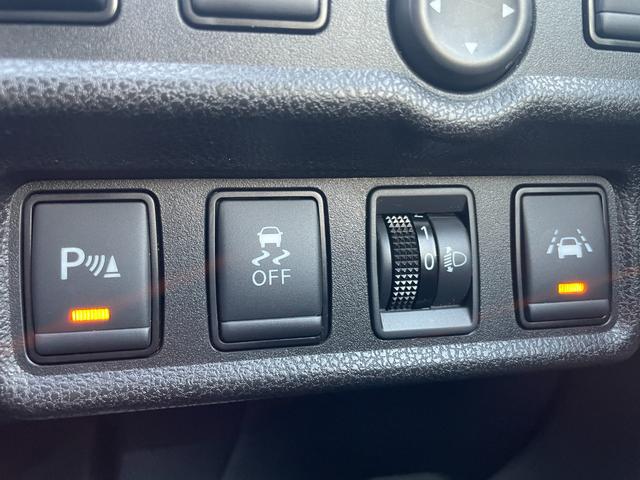 ノート ｅ－パワー　Ｘ　ＦＯＵＲ　４ＷＤ　衝突軽減システム　ＳＤナビ　ＢＴ　ＣＤ　ＡＵＸ　ＡＭ・ＦＭ　バックカメラ　ＬＥＤオートライト　電動格納ウィンカーミラー　スマートキー×２　アイドリングストップ　フロアマット　ドアバイザー（8枚目）