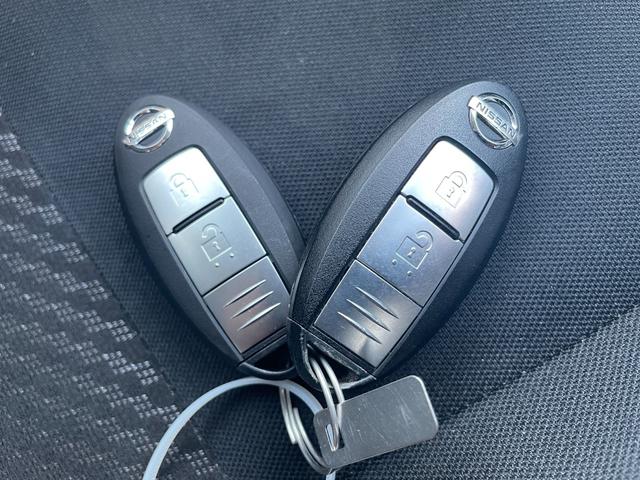 ノート ｅ－パワー　Ｘ　ＦＯＵＲ　４ＷＤ　衝突軽減システム　ＳＤナビ　ＢＴ　ＣＤ　ＡＵＸ　ＡＭ・ＦＭ　バックカメラ　ＬＥＤオートライト　電動格納ウィンカーミラー　スマートキー×２　アイドリングストップ　フロアマット　ドアバイザー（11枚目）