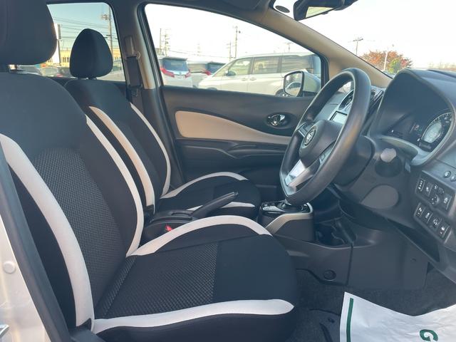 ノート ｅ－パワー　Ｘ　ＦＯＵＲ　４ＷＤ　衝突軽減システム　ＳＤナビ　ＢＴ　ＣＤ　ＡＵＸ　ＡＭ・ＦＭ　バックカメラ　ＬＥＤオートライト　電動格納ウィンカーミラー　スマートキー×２　アイドリングストップ　フロアマット　ドアバイザー（12枚目）