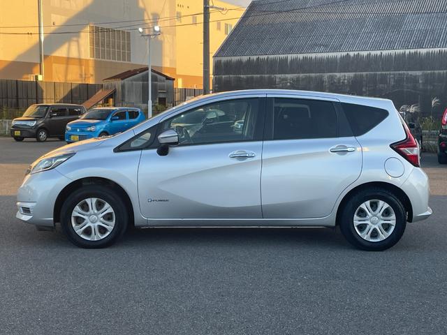 ノート ｅ－パワー　Ｘ　ＦＯＵＲ　４ＷＤ　衝突軽減システム　ＳＤナビ　ＢＴ　ＣＤ　ＡＵＸ　ＡＭ・ＦＭ　バックカメラ　ＬＥＤオートライト　電動格納ウィンカーミラー　スマートキー×２　アイドリングストップ　フロアマット　ドアバイザー（18枚目）