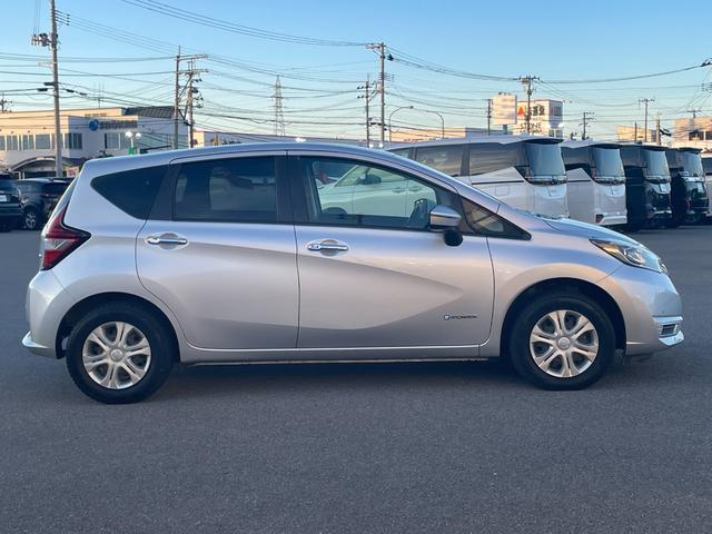 ノート ｅ－パワー　Ｘ　ＦＯＵＲ　４ＷＤ　衝突軽減システム　ＳＤナビ　ＢＴ　ＣＤ　ＡＵＸ　ＡＭ・ＦＭ　バックカメラ　ＬＥＤオートライト　電動格納ウィンカーミラー　スマートキー×２　アイドリングストップ　フロアマット　ドアバイザー（19枚目）