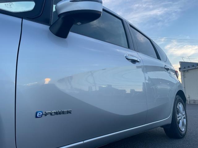 ノート ｅ－パワー　Ｘ　ＦＯＵＲ　４ＷＤ　衝突軽減システム　ＳＤナビ　ＢＴ　ＣＤ　ＡＵＸ　ＡＭ・ＦＭ　バックカメラ　ＬＥＤオートライト　電動格納ウィンカーミラー　スマートキー×２　アイドリングストップ　フロアマット　ドアバイザー（30枚目）