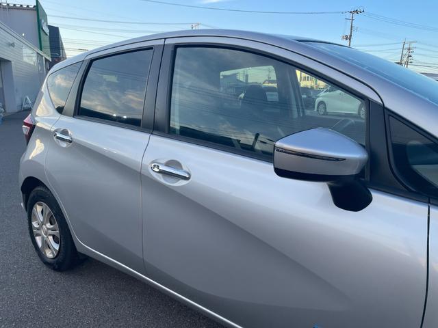 ノート ｅ－パワー　Ｘ　ＦＯＵＲ　４ＷＤ　衝突軽減システム　ＳＤナビ　ＢＴ　ＣＤ　ＡＵＸ　ＡＭ・ＦＭ　バックカメラ　ＬＥＤオートライト　電動格納ウィンカーミラー　スマートキー×２　アイドリングストップ　フロアマット　ドアバイザー（33枚目）