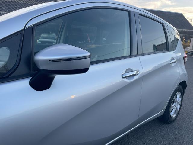 ノート ｅ－パワー　Ｘ　ＦＯＵＲ　４ＷＤ　衝突軽減システム　ＳＤナビ　ＢＴ　ＣＤ　ＡＵＸ　ＡＭ・ＦＭ　バックカメラ　ＬＥＤオートライト　電動格納ウィンカーミラー　スマートキー×２　アイドリングストップ　フロアマット　ドアバイザー（34枚目）