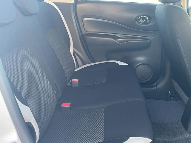 ノート ｅ－パワー　Ｘ　ＦＯＵＲ　４ＷＤ　衝突軽減システム　ＳＤナビ　ＢＴ　ＣＤ　ＡＵＸ　ＡＭ・ＦＭ　バックカメラ　ＬＥＤオートライト　電動格納ウィンカーミラー　スマートキー×２　アイドリングストップ　フロアマット　ドアバイザー（44枚目）