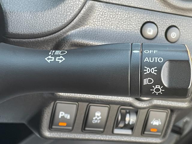 ノート ｅ－パワー　Ｘ　ＦＯＵＲ　４ＷＤ　衝突軽減システム　ＳＤナビ　ＢＴ　ＣＤ　ＡＵＸ　ＡＭ・ＦＭ　バックカメラ　ＬＥＤオートライト　電動格納ウィンカーミラー　スマートキー×２　アイドリングストップ　フロアマット　ドアバイザー（52枚目）