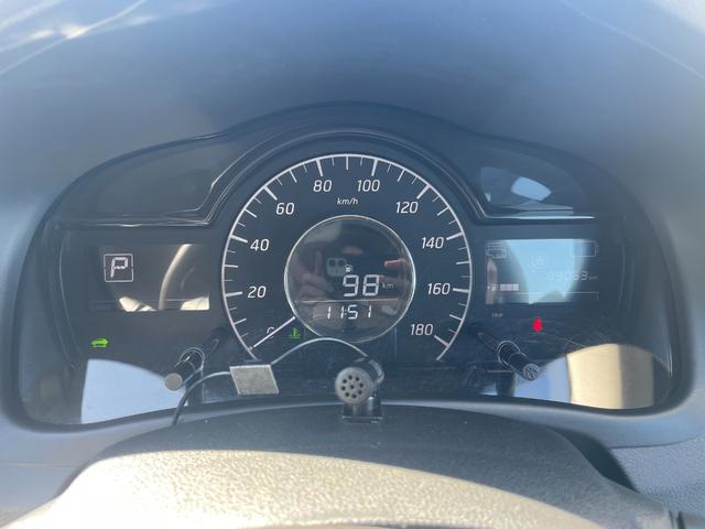 ノート 　４ＷＤ　衝突被害軽減　社外メモリナビ　ＣＤ　ＤＶＤ　ＢＴ　ワンセグ　ＵＳＢ　ＡＵＸ　バックカメラ　オートライト　純正１５インチアルミホイール　レーンキープアシスト　コーナーセンサー　フロアマット（3枚目）